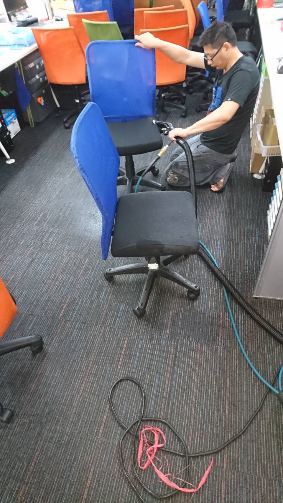 台北辦公室辦公椅清洗施工現場