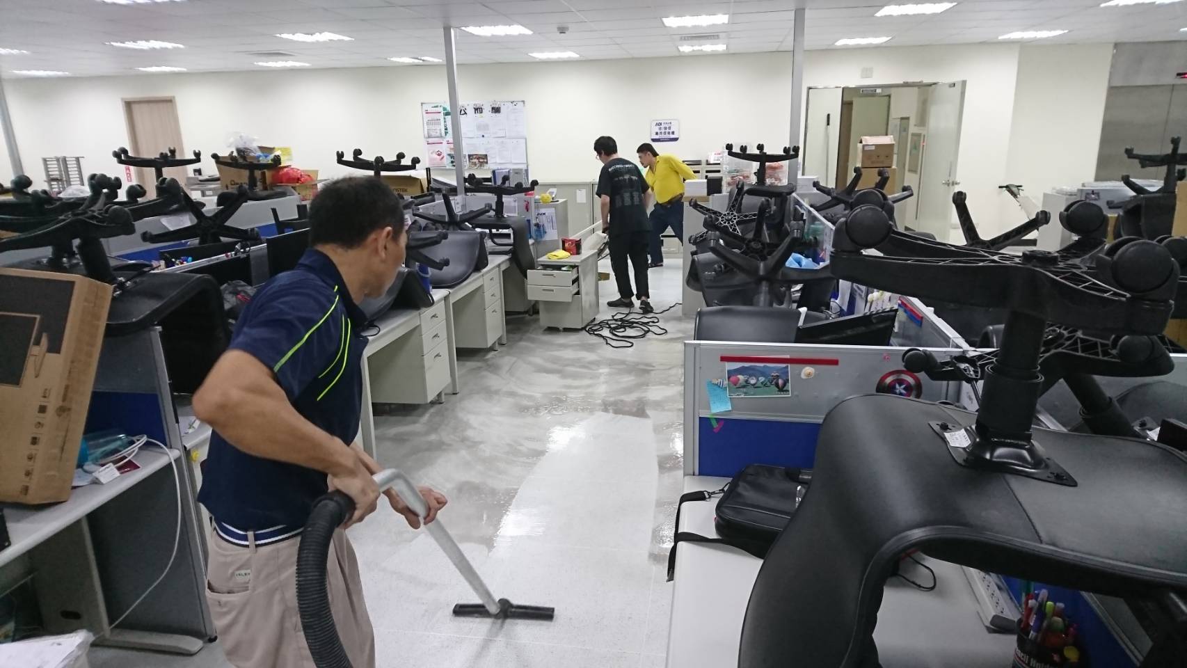 辦公室年度地板保養施工現場